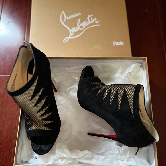 Size 8 CL’s - Picture 3 of 5